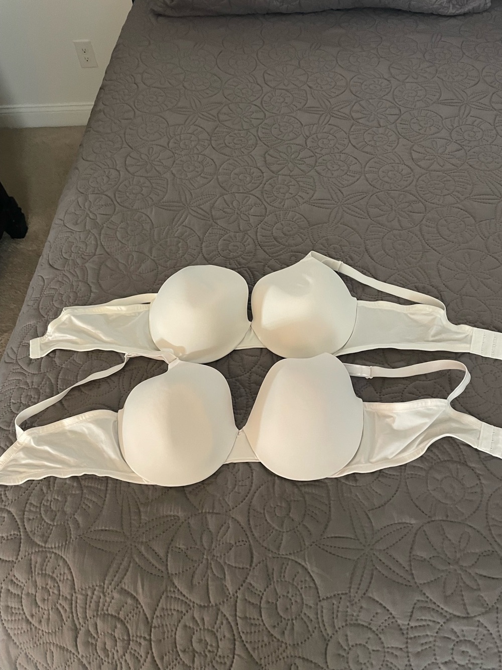 Warner's White Strapless Convertible Bra Duo